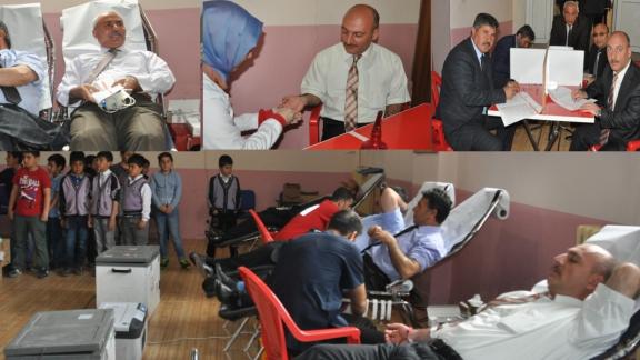 Iğdır Milli Eğitim Müdürlüğümüz ile Kızılay arasında yapılan işbirliği protokolü kapsamında Toplumda Kan Bağışı Bilincinin Oluşturulması Projesi başladı.