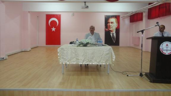 İl Milli Eğitim Müdürü Hakan CIRIT 03.09.2015 tarihinde saat 10.00 da merkez 125.yılı Anadolu lisesinin konferans salonunda merkez okul müdürleriyle toplantı yaptı. 