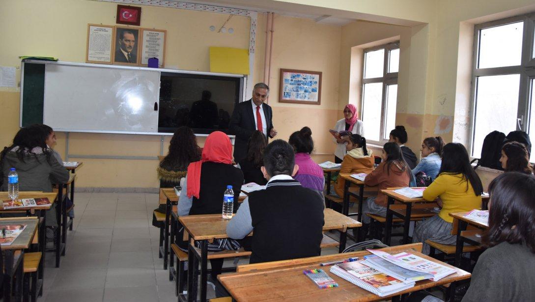 Milli Eğitim Müdürümüz Sn. Hakan GÖNEN Aralık Şehit Erhan Çiyapul Anadolu Lisesini Ziyaret Etti.