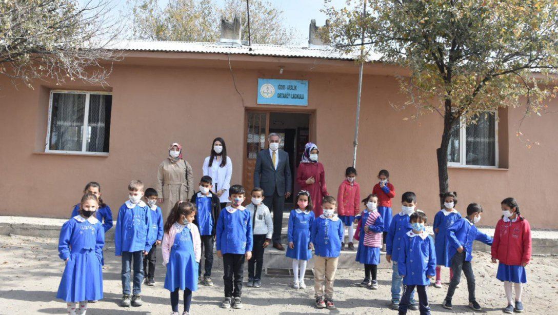 Milli Eğitim Müdürümüz Sn. Hakan GÖNEN Aralık Ortaköy İlkokulu ve Ticaret ve Sanayi Odası Ortaokulunu Ziyaret Etti. 