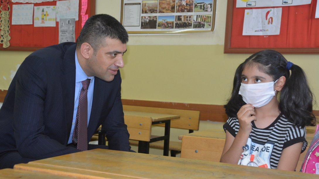 Milli Eğitim Müdürümüz Sn. Servet CANLI, Fatih Sultan Mehmet İlkokulunu ziyaret etti.