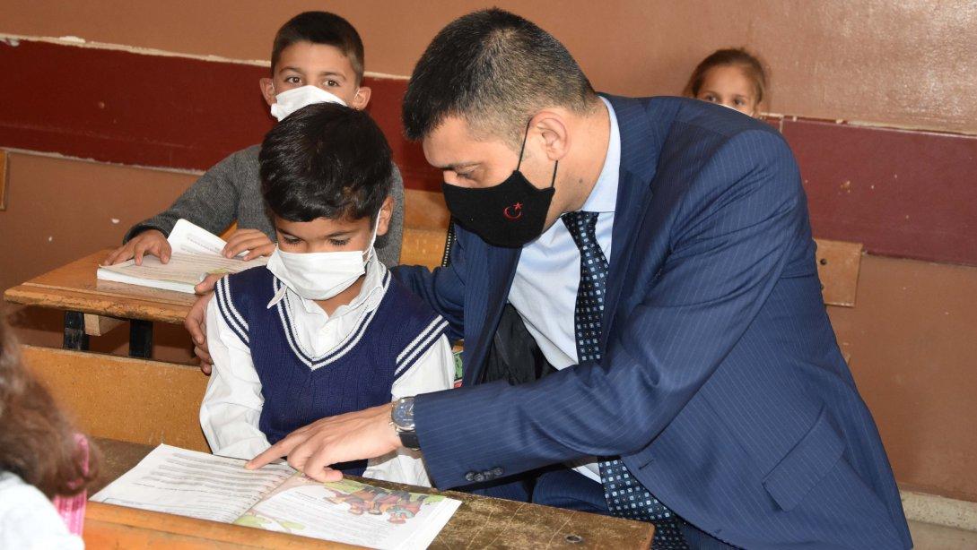 Milli Eğitim Müdürümüz Sn. Servet CANLI, Mehmet Çavuş İlk ve Ortaokulunu ziyaret etti.