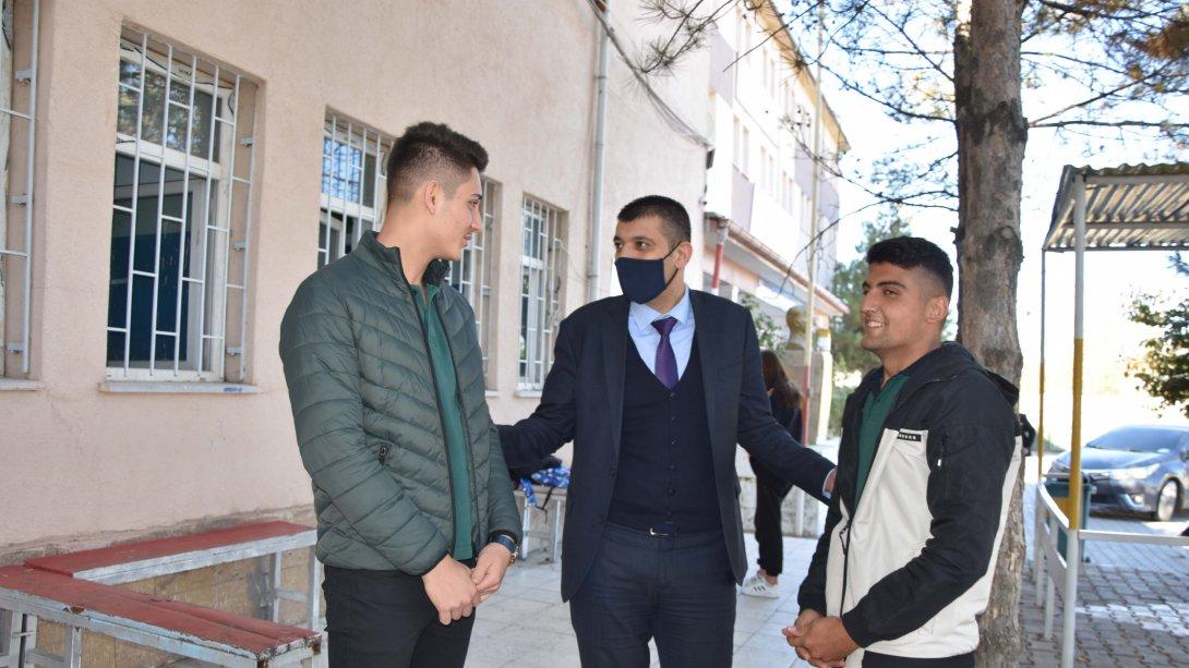 Milli Eğitim Müdürümüz Sn. Servet CANLI, 15 Temmuz Şehitleri Anadolu Lisesini ziyaret etti.
