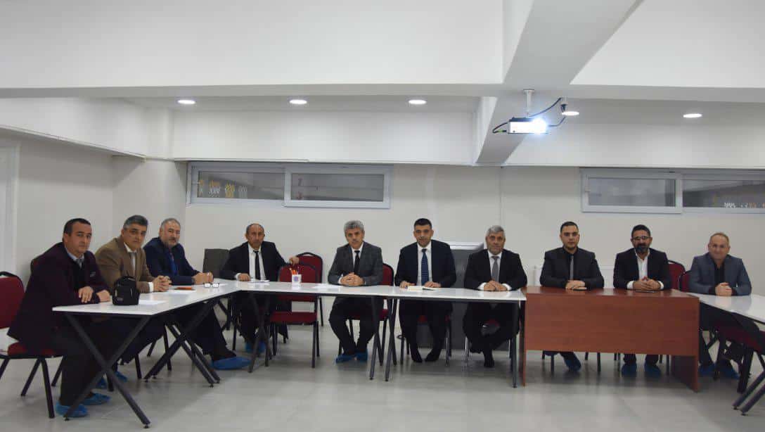 Milli Eğitim Müdürümüz Sn. Servet CANLI başkanlığında, daraltılmış bölge okul müdürleri toplantısı yapıldı.