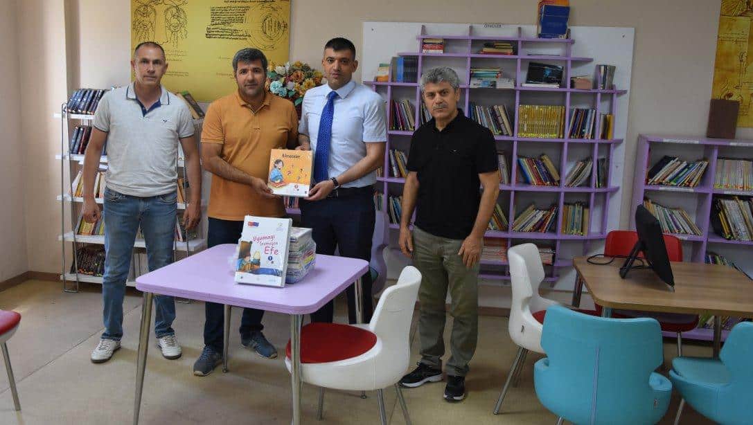  Temel Eğitimde 10.000 Okul Projesi çerçevesinde Türk Eğitim Derneği (TED) tarafından okullarımızın kütüphaneleri zenginleştirmek amacıyla gönderilen kitaplar Milli Eğitim Müdürümüz Sn. Servet CANLI tarafından okullarımıza teslim edildi.