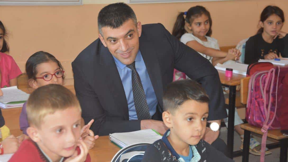 Milli Eğitim Müdürümüz Sn. Servet CANLI, Şehit Üsteğmen Cevdet Çiftçi İlkokulu ve 14 Kasım Anaokulunu ziyaret ederek öğrenci ve öğretmenlerle bir araya geldi.
