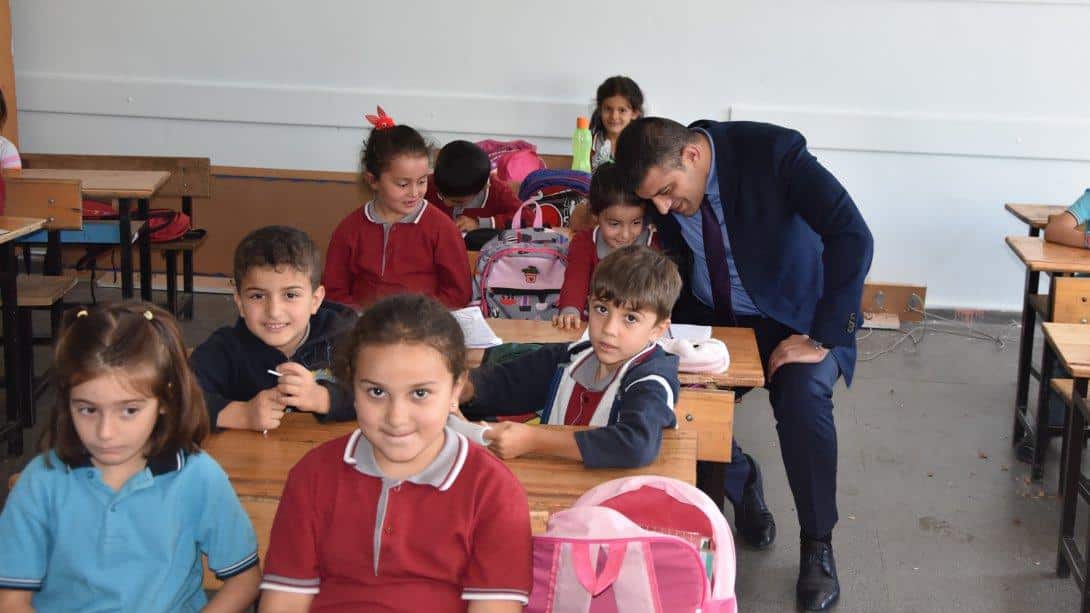 Milli Eğitim Müdürümüz Sn. Servet CANLI, Enginalan İlkokulunu ziyaret ederek öğretmen ve öğrencilerle bir araya geldi.