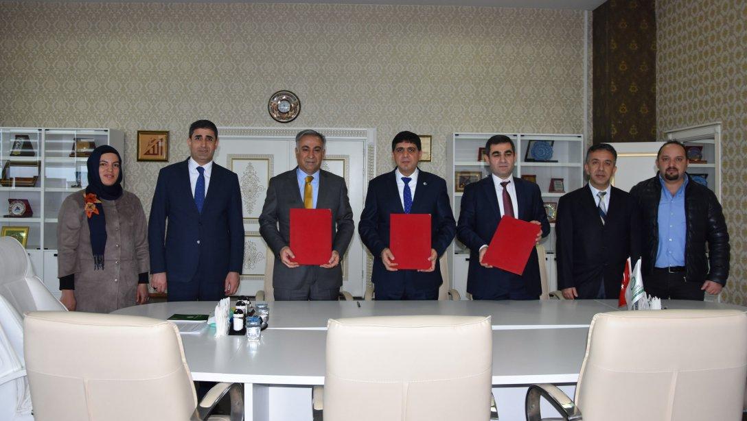 Milli Eğitim Müdürlüğü, Iğdır Üniversitesi ve İŞKUR Arasında Mesleki Eğitim Kursu Protokolü İmzalandı.
