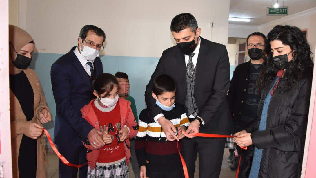Milli Eğitim Müdürümüz Sn. Servet CANLI, Borsa İstanbul İlkokulu öğrencilerinin hazırladığı 