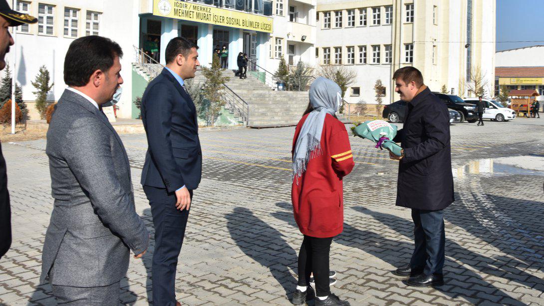 Valimiz Sn. H. Engin SARIİBRAHİM, okul ziyaretleri kapsamında Mehmet Murat İşler Sosyal Bilimler Lisesi'ni ziyaret etti.