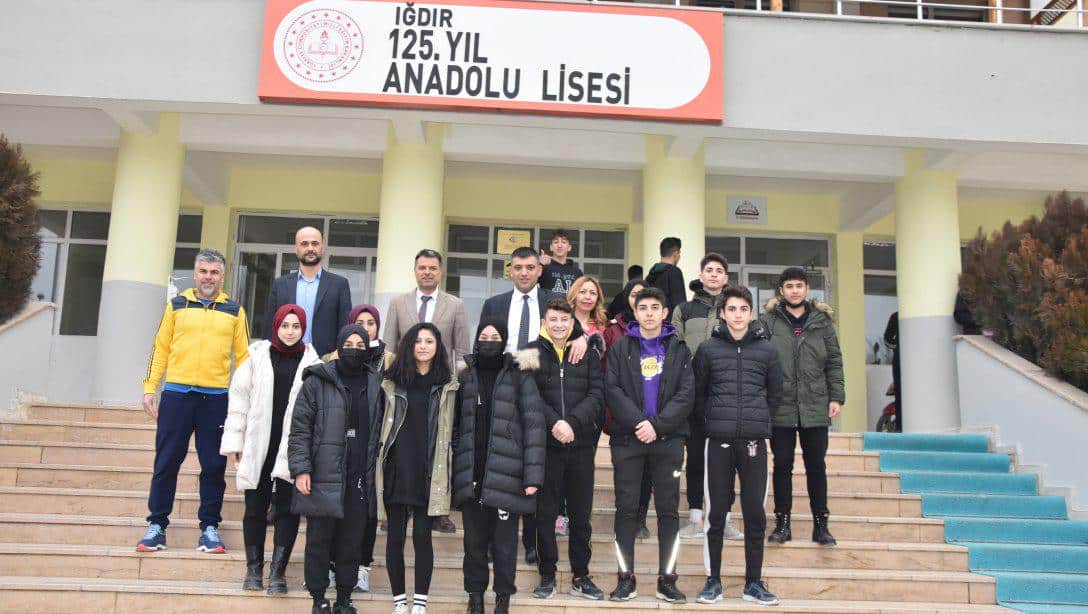Milli Eğitim Müdürümüz Sn. Servet CANLI, 125. Yıl Anadolu Lisesi öğrencilerinden oluşan GençKızlar ve GençErkekler Futsal Takımlarını Erzurum'da yapılacak olan bölge turnuvasına yolcu ederek başarılar diledi.