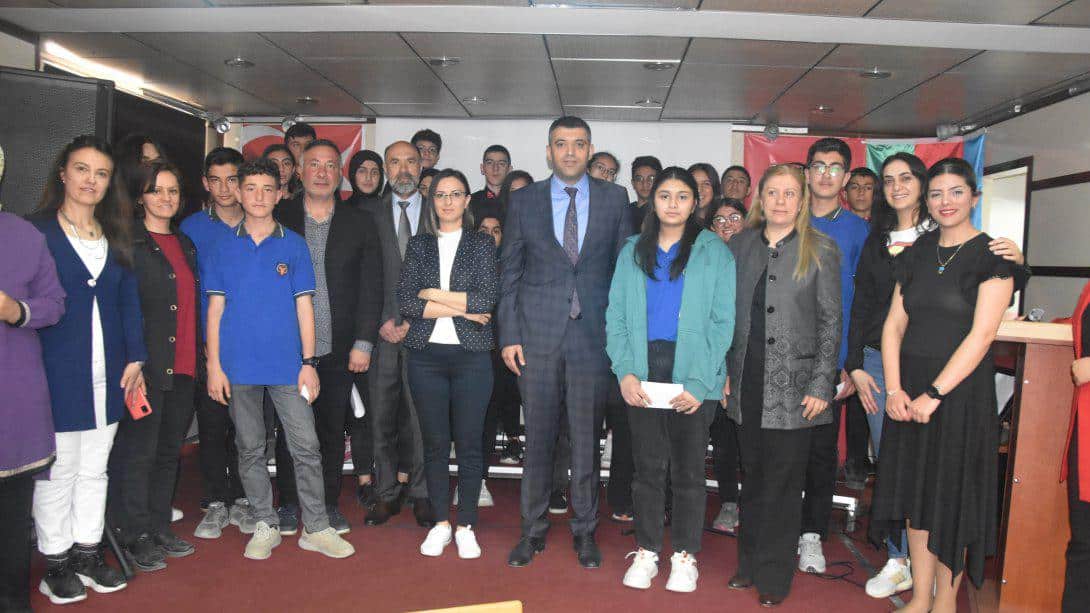 Milli Eğitim Müdürümüz Sn. Servet CANLI, Haydar Aliyev Fen Lisesi 9. Sınıf öğrencileri arası düzenlenen bilgi yarışmasına katıldı.