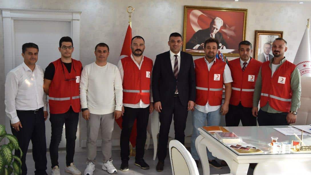 Türk Kızılay Iğdır Şubesi Başkanı  Doç. Dr. Sn. Ali İhsan ATALAY ve beraberinde yönetim kurulu üyeleri, Milli Eğitim Müdürümüz Sn. Servet CANLI'yı ziyaret ettiler.