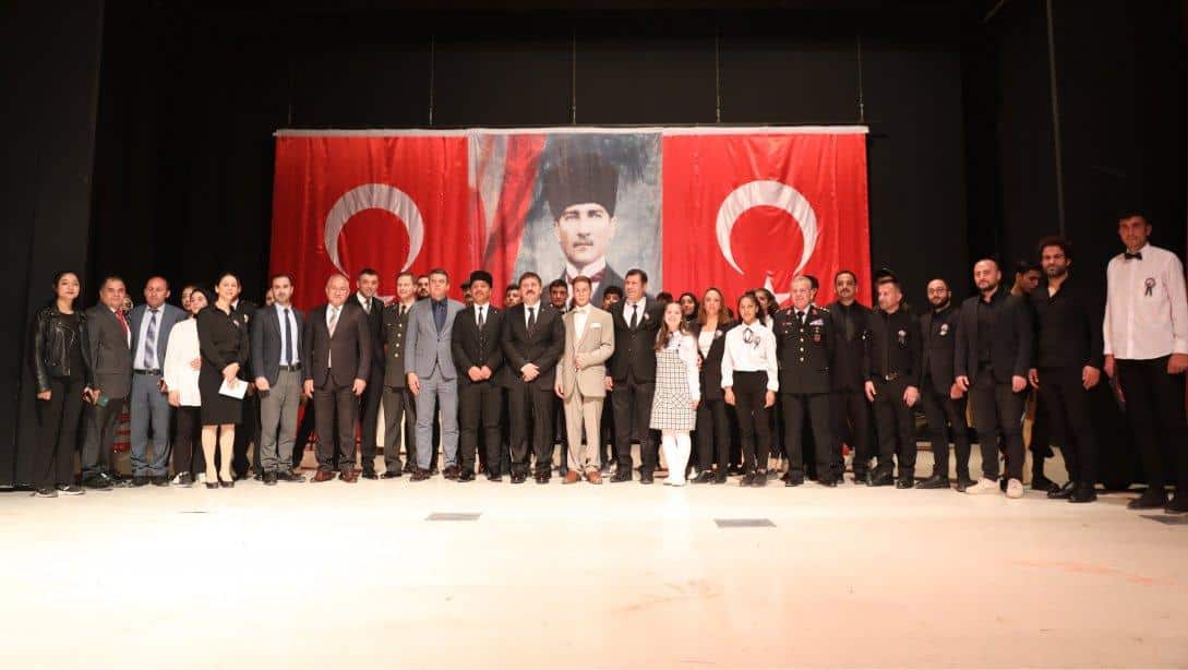 Gazi Mustafa Kemal Atatürk'ün ebediyete irtihalinin 84. yıl dönümü kapsamında Kültür Merkezi'nde Atatürk Lisesinin hazırlamış olduğu anma programı düzenlendi.