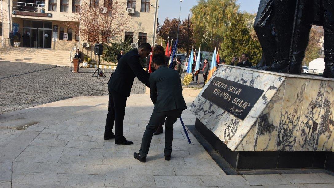 24 Kasım Öğretmenler Günü vesilesiyle Milli Eğitim Müdürümüz Sn. Servet CANLI tarafından Atatürk Anıtına çelenk sunumu gerçekleştirildi.