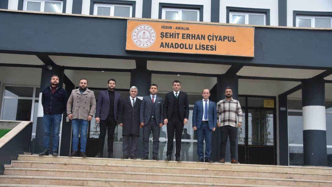 Milli Eğitim Müdürümüz Sn. Servet CANLI, Şehit Erhan Çiyapul Anadolu Lisesini ziyaret ederek öğretmen ve öğrencilerle bir araya geldi.