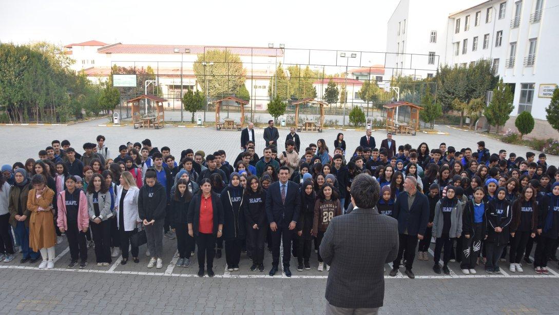 Milli Eğitim Müdürümüz Sn. Servet CANLI; Haydar Aliyev Fen Lisesi'nde İstiklal Marşı Töreni'ne katılarak idareci, öğretmen ve öğrencilerle bir araya gelerek sohbet etti.