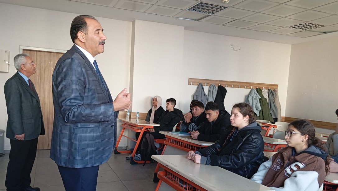 İl Millî Eğitim Müdürü Sayın Aziz GÜN Iğdır Anadolu Lisesi'ni ziyaret etti. 